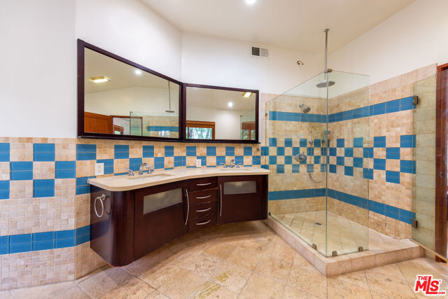 10734 Lindbrook Drive, Los Angeles CA: https://media.crmls.org/mediaz/a804418e-4be5-41e1-8fde-729f45b037d4.jpg