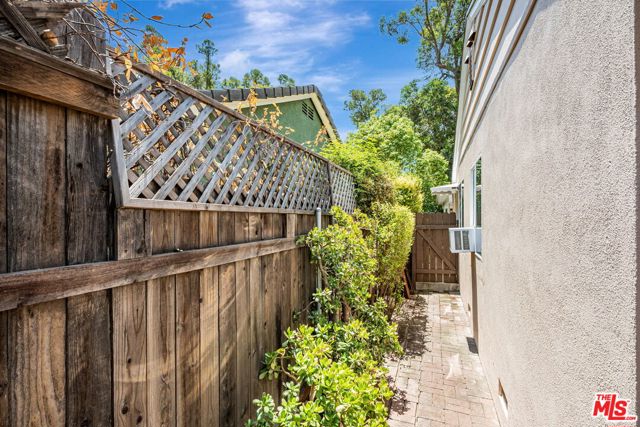 22125 Costanso Street, Woodland Hills CA: https://media.crmls.org/mediaz/a80462f0-857b-44fc-a35f-0fee0bc5c817.jpg