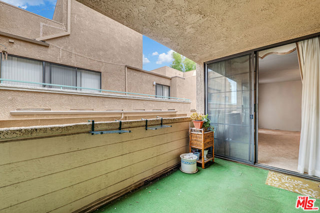 15150 Dickens Street, Sherman Oaks CA: https://media.crmls.org/mediaz/a804a181-daab-4946-8ee9-2cc2c2604582.jpg
