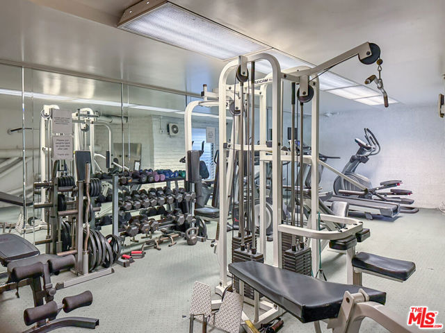 2311 4th Street, Santa Monica CA: https://media.crmls.org/mediaz/a8052da2-d047-4f32-bce6-f725036f7264.jpg
