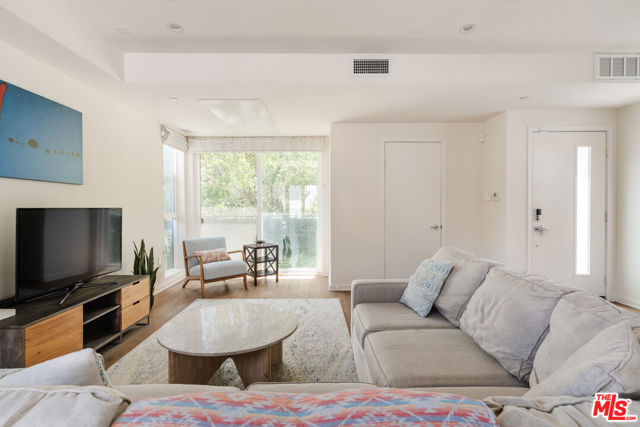 1931 Griffith Park Boulevard, Los Angeles CA: https://media.crmls.org/mediaz/a805d44b-81b3-4195-9e09-38dee11c8844.jpg