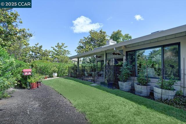633 Terra California Dr, Walnut Creek CA: https://media.crmls.org/mediaz/a806d85f-8812-46fa-ad18-1ece83045b8a.jpg