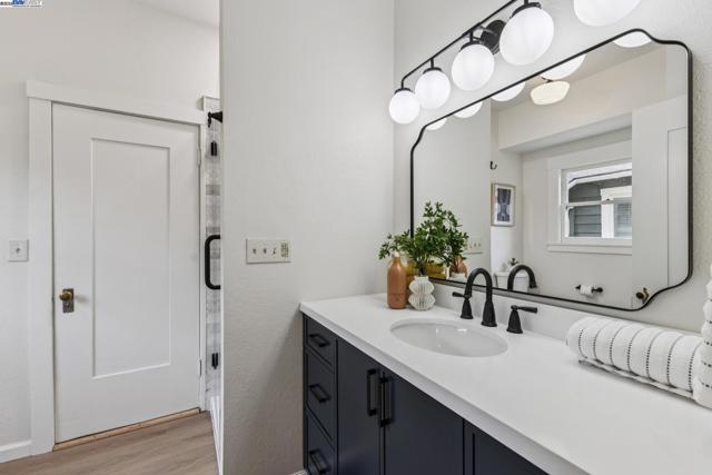 3215 Liberty Ave, Alameda CA: https://media.crmls.org/mediaz/a807554b-f0f5-4e40-aaec-ca711b65b699.jpg
