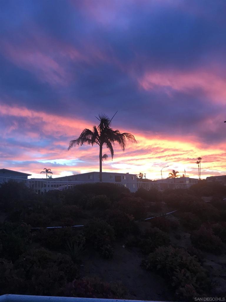 https://media.crmls.org/mediaz/a8076574-1655-49d1-a571-f215df60d324.jpg?preset=X-Large