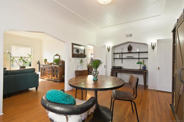 1032 Alberta Pl, San Diego CA: https://media.crmls.org/mediaz/a807b20c-0c0d-4f40-946d-83e672c0e173.jpg