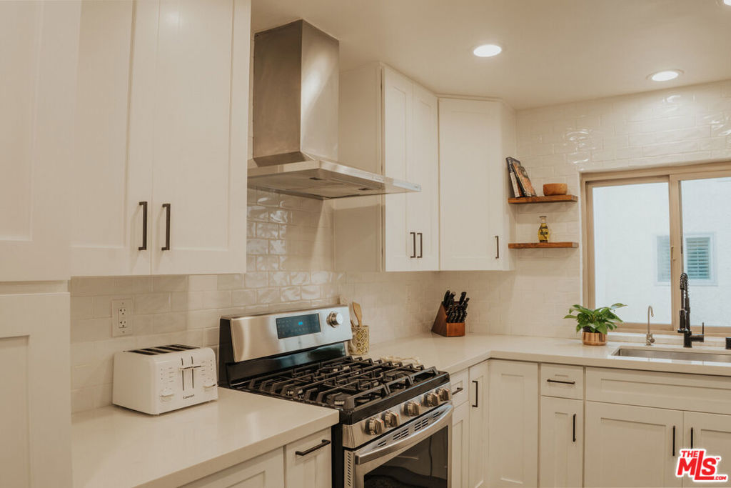 https://media.crmls.org/mediaz/a807df9b-2f43-4777-8aa4-655139551399.jpg?preset=X-Large