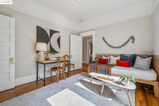 478 43rd St, Oakland CA: https://media.crmls.org/mediaz/a807dfb2-8b2b-4a51-9636-9753ea907ea7.jpg
