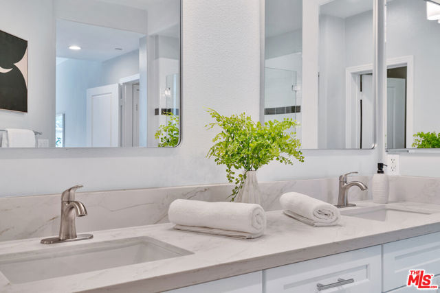 7100 Playa Vista Drive, Playa Vista CA: https://media.crmls.org/mediaz/a8088004-3d7d-4492-9e58-d8f7178db90b.jpg