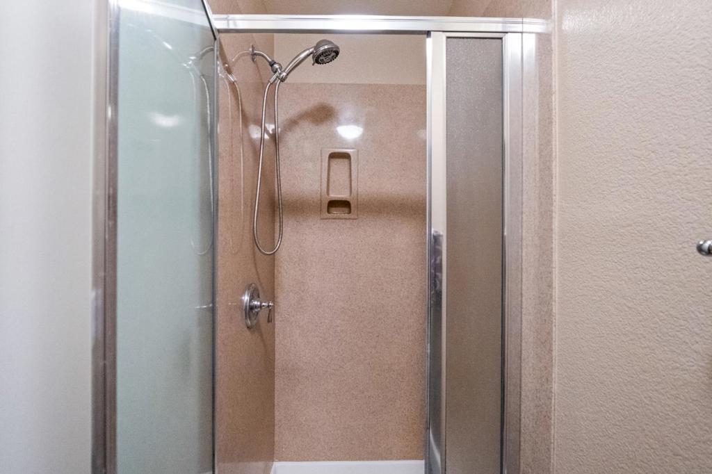 https://media.crmls.org/mediaz/a808d0e1-bc57-488f-805a-a049cbf5eba1.jpg?preset=X-Large