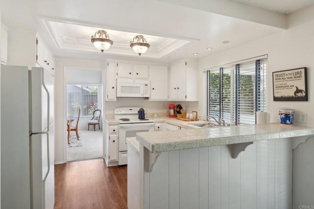 946 Carriage Drive, San Marcos CA: https://media.crmls.org/mediaz/a808e689-0432-463a-af8a-a30ff05ad3cd.jpg