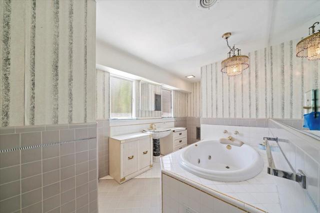 291 W Lilliana Drive, Palm Springs CA: https://media.crmls.org/mediaz/a808f97e-074a-439f-8aa6-d21c62830823.jpg