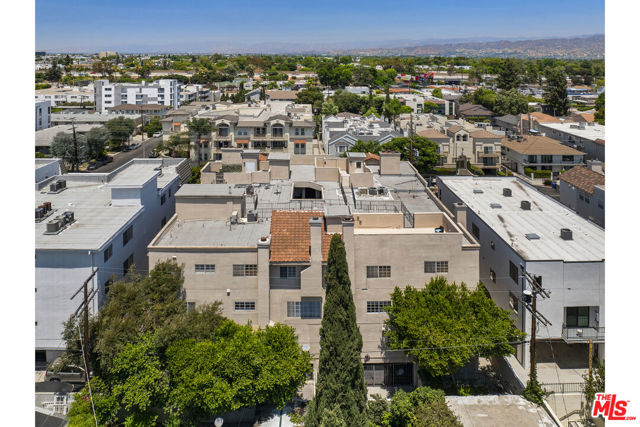 10630 Moorpark Street, North Hollywood CA: https://media.crmls.org/mediaz/a80997ce-7602-44ca-992c-829c63a50c31.jpg