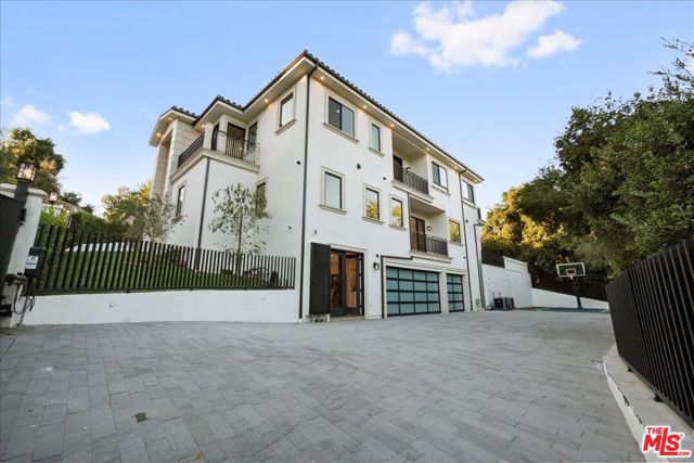4351 Vanalden Avenue, Tarzana CA: https://media.crmls.org/mediaz/a809cb2a-8612-4385-80be-7fcff822d16b.jpg