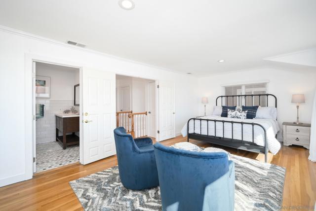 206 E E Oceanfront, Newport Beach CA: https://media.crmls.org/mediaz/a80a014f-8592-49bc-9116-91955228dfbf.jpg