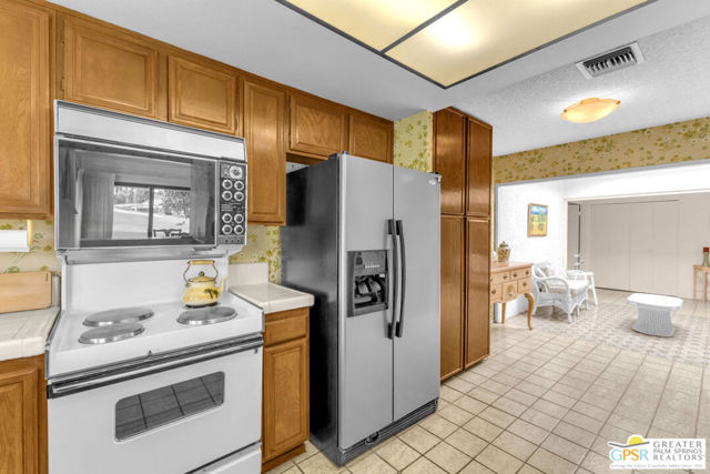 73283 Phoebe Court, Palm Desert CA: https://media.crmls.org/mediaz/a80a40da-cb7f-4872-81a9-690b7a199455.jpg