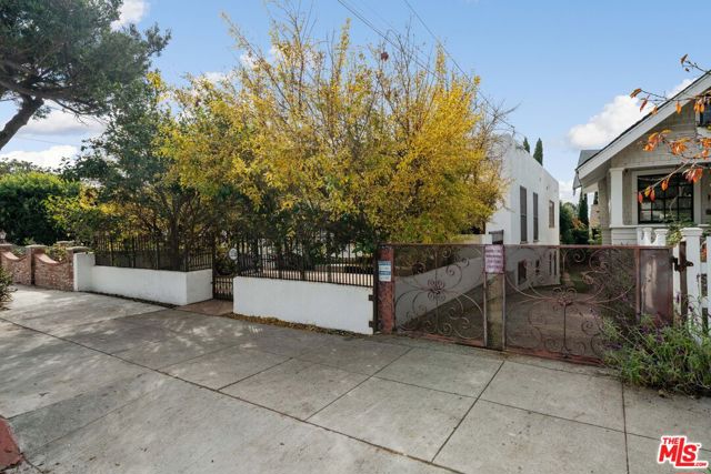 2116 3rd Street, Santa Monica CA: https://media.crmls.org/mediaz/a80a8bb5-5686-4822-a386-e987e4b35820.jpg