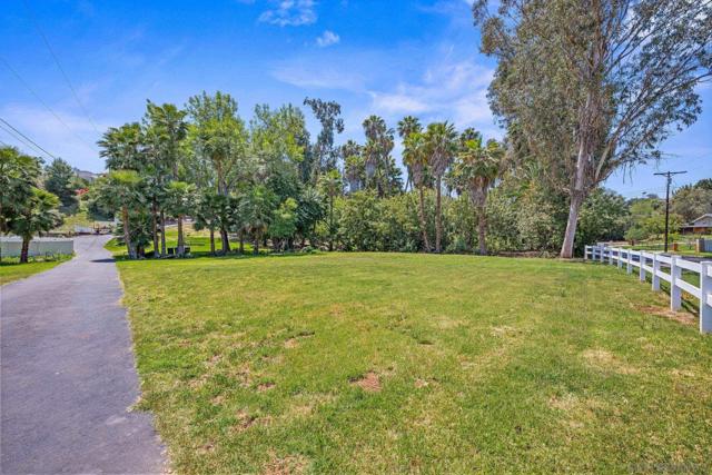 11461 Fuerte Farms Rd, El Cajon CA: https://media.crmls.org/mediaz/a80b3f92-fc10-43b7-a898-f07a6fa19cd6.jpg