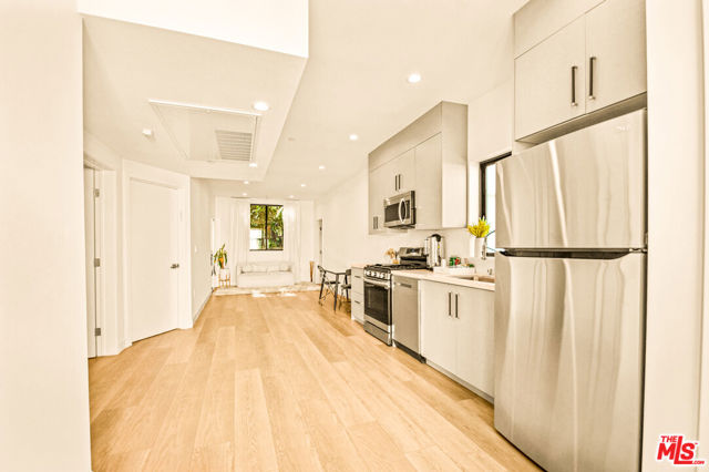 535 N Formosa Avenue, Los Angeles CA: https://media.crmls.org/mediaz/a80b54e3-a0bf-47a2-9a39-b07a18bd19dd.jpg