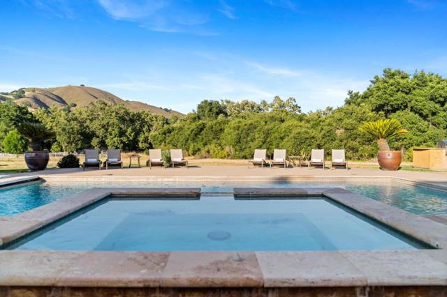 12220 Heritage Way, Gilroy CA: https://media.crmls.org/mediaz/a80c0f1f-6050-46ef-82c3-9cbb05c47772.jpg