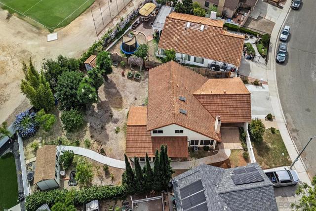 1387 Don Carlos Ct, Chula Vista CA: https://media.crmls.org/mediaz/a80c110d-7d3b-4735-8848-c220a2369a0e.jpg