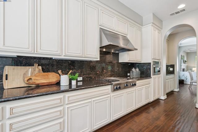 3633 Terrazzo Ct, Pleasanton CA: https://media.crmls.org/mediaz/a80c1b58-4104-472f-a944-60b2763d1c71.jpg