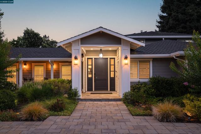 125 El Dorado Ave, Danville CA: https://media.crmls.org/mediaz/a80c6ab4-c650-4a30-a7f9-77e027c9f4f0.jpg