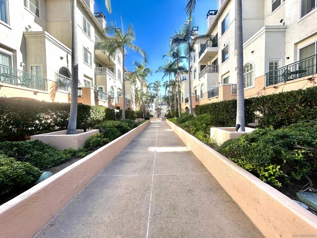 640 Camino De La Reina - photo 5