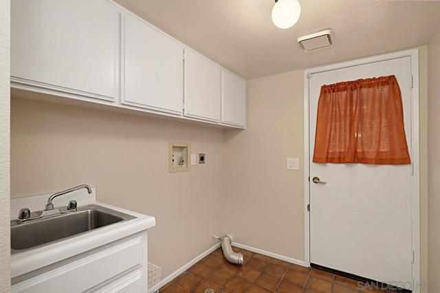 16071 Sun Summit Pt, San Diego CA: https://media.crmls.org/mediaz/a80d7e8f-bd04-48b2-8b6b-4a5696198dd6.jpg