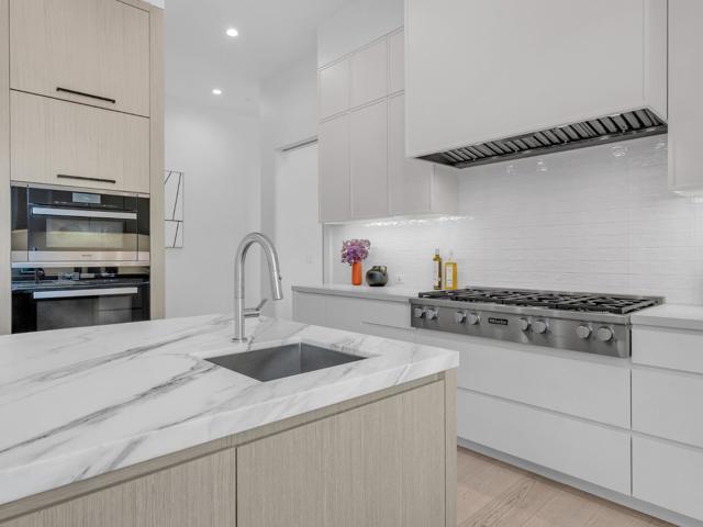 60 Glengarry Way, Hillsborough CA: https://media.crmls.org/mediaz/a80d8ce9-0bec-459a-9c10-c1ee015a26ac.jpg