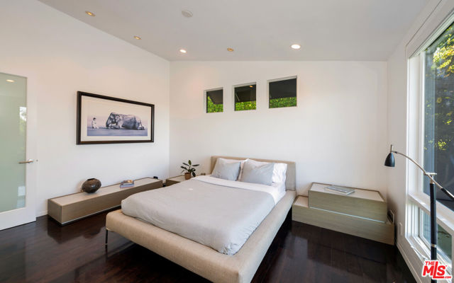 1415 Summitridge Drive, Beverly Hills CA: https://media.crmls.org/mediaz/a80d9872-189d-40d7-afc3-4cd9e940bccc.jpg