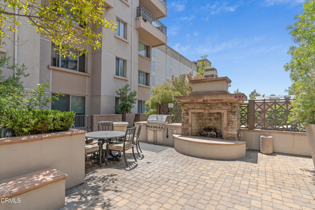 931 E Walnut Street, Pasadena CA: https://media.crmls.org/mediaz/a80dd33e-90ae-4db9-bd1f-62cac7cdf62d.jpg