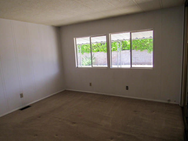 39640 Desert Greens E Drive, Palm Desert CA: https://media.crmls.org/mediaz/a80e15b4-6523-4baa-bf60-f86e16e685e3.jpg