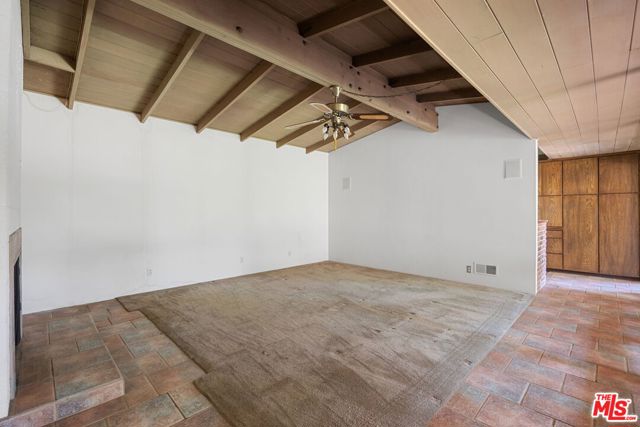 8400 Encino Avenue photo 6