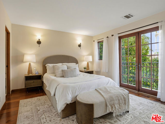 Image 18 of 31 For 2026 Greenfield Avenue