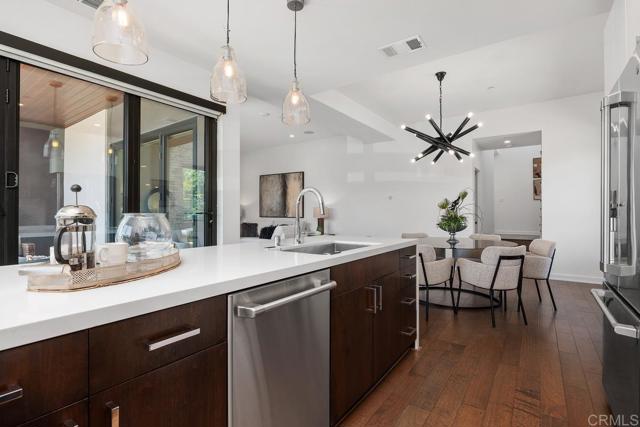 731 Valley Avenue, Solana Beach CA: https://media.crmls.org/mediaz/a80ea29f-72f5-4801-bad7-ccaa4ff9fc90.jpg