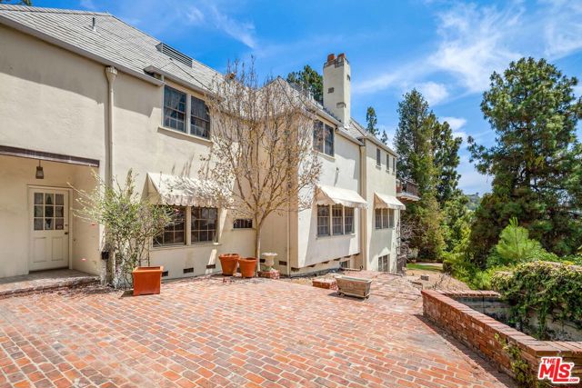 1280 Monte Cielo Drive, Beverly Hills CA: https://media.crmls.org/mediaz/a80ead39-af81-494b-affa-86ab0028a55b.jpg