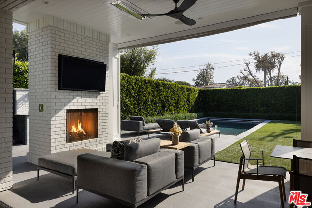 1628 Georgina Avenue, Santa Monica CA: https://media.crmls.org/mediaz/a80ef996-e9c7-4fd9-9eff-b235b20d073e.jpg