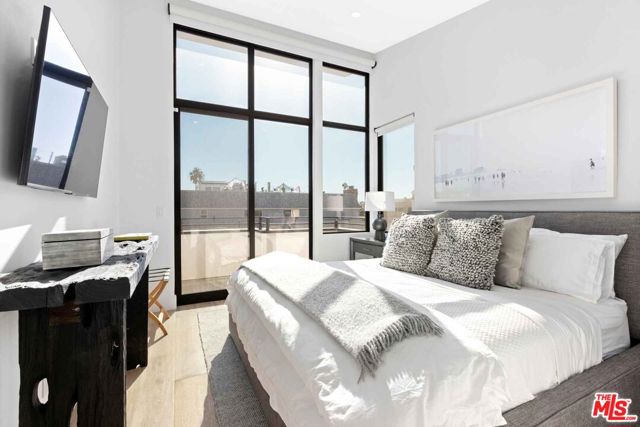 4106 River Avenue, Newport Beach CA: https://media.crmls.org/mediaz/a80f167d-bf3f-4fd9-b4e9-2208178702bc.jpg