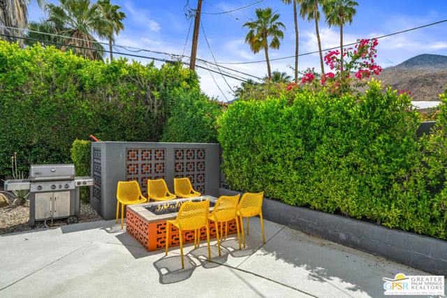281 E Ocotillo Avenue, Palm Springs CA: https://media.crmls.org/mediaz/a80f991c-2085-4063-92df-54f46d8f33f8.jpg