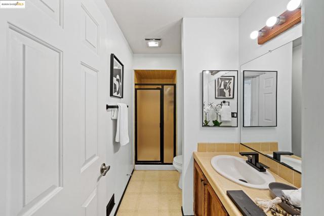 Image 33 of 60 For 921 Rock Canyon Cir