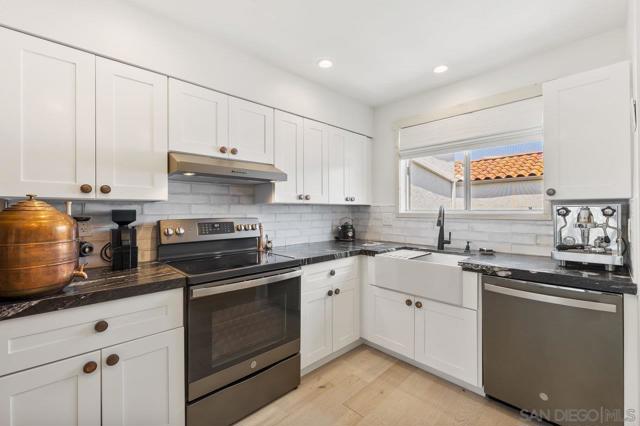 902 Caminito Madrigal, Carlsbad CA: https://media.crmls.org/mediaz/a810a89d-9554-4758-a72e-3abdbd15a93f.jpg