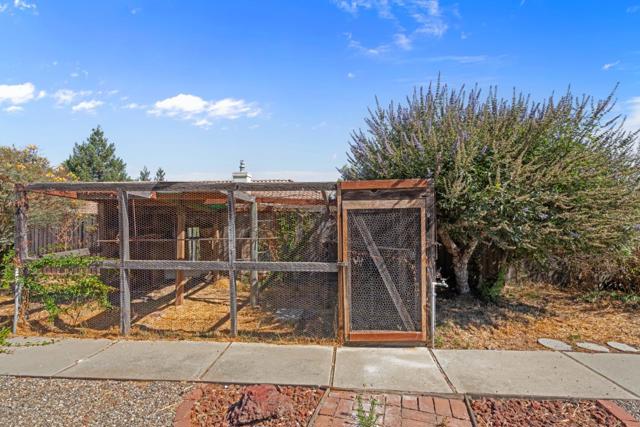 215 Rays Circle, Hollister CA: https://media.crmls.org/mediaz/a811059f-5451-4a34-8fa5-f2945b03c83d.jpg