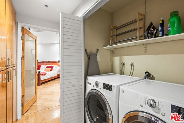 1201 Larrabee Street, West Hollywood CA: https://media.crmls.org/mediaz/a8116507-80f9-46c8-a07b-233b80721bdb.jpg