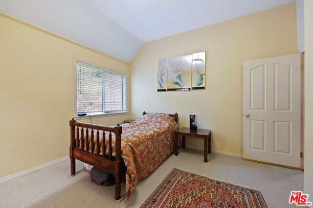 2431 Benedict Canyon Drive, Beverly Hills CA: https://media.crmls.org/mediaz/a812639d-45a6-44ab-a2e5-1947a5afe695.jpg