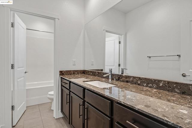 18499 Lewiston Dr, Lathrop CA: https://media.crmls.org/mediaz/a81373d7-389b-41c5-8c2b-86b381047d08.jpg