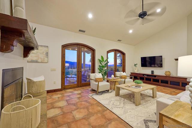 38408 Mesa Rd, Temecula CA: https://media.crmls.org/mediaz/a813d817-2d0b-40a2-a9cc-3cd4891c92bb.jpg