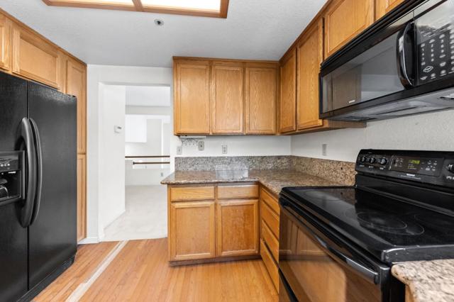 210 Commons Lane, Foster City CA: https://media.crmls.org/mediaz/a814176e-29e7-485f-9ddf-8c37b2fb0196.jpg