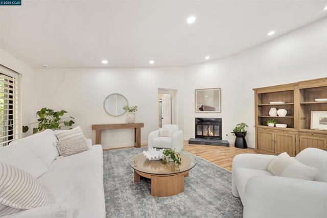 4 Benedita Pl, Moraga CA: https://media.crmls.org/mediaz/a81432c5-df9c-4064-a462-1bf87d4a5e8a.jpg
