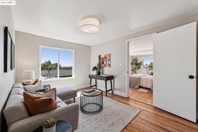 4015 Rhoda Ave, Oakland CA: https://media.crmls.org/mediaz/a81477c0-d6d5-4644-9cee-70ba5315ce42.jpg