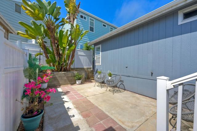 6503 Friendly Place, Carlsbad CA: https://media.crmls.org/mediaz/a81485aa-4b1b-415d-a142-39b53daa261b.jpg